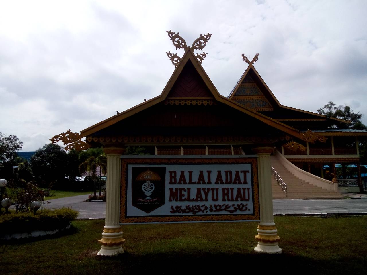 Berkunjung ke Balai Adat LAM Riau