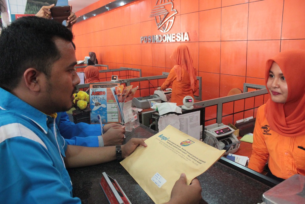 Aksi KNPI Riau Menagih Janji Jokowi