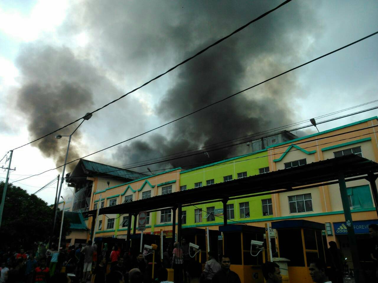 Plaza Sukaramai Terbakar