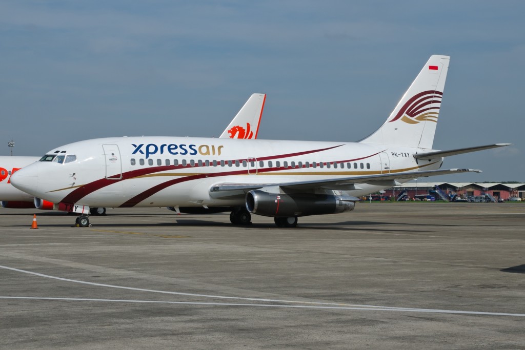 express-air-boeing-737-1024x683