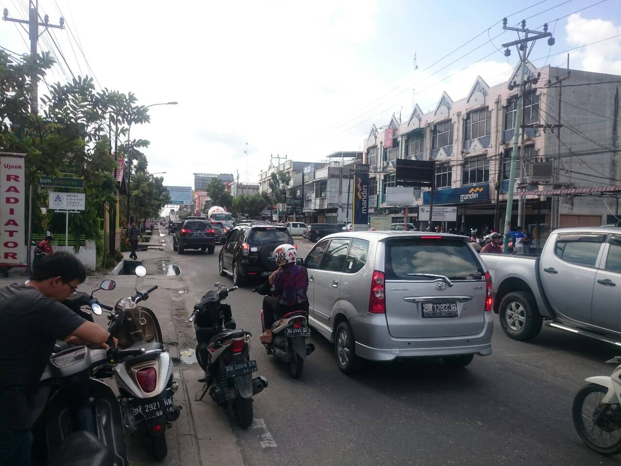 jalan riau macet