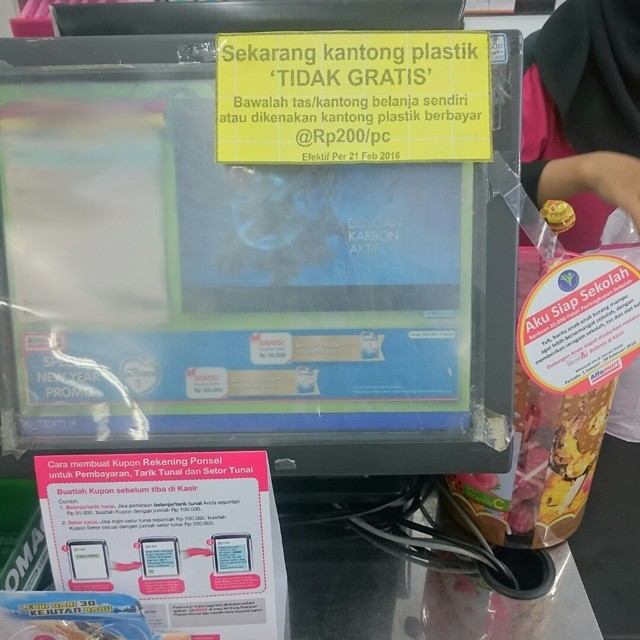 Kantong Plastik Berbayar Naik Jadi Rp5.000?