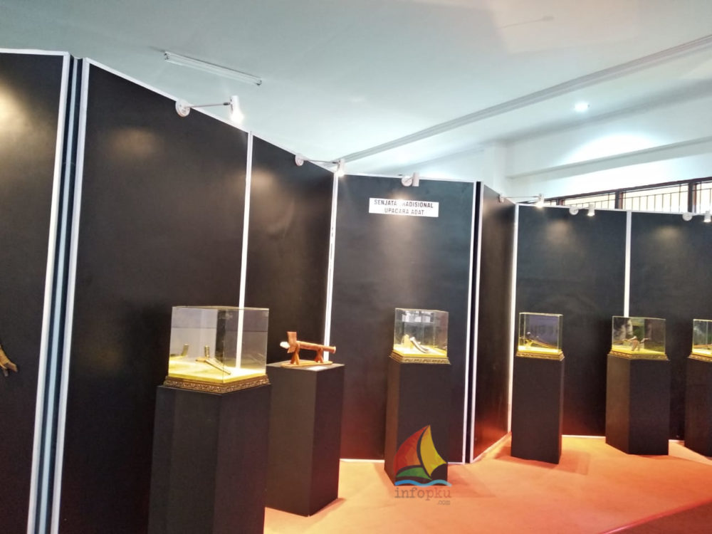 Senjata Tradisional Upacara Adat
