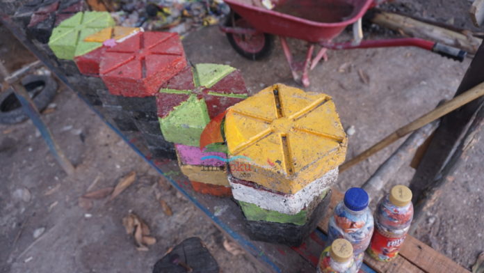 Paving Block dari Sampah Plastik