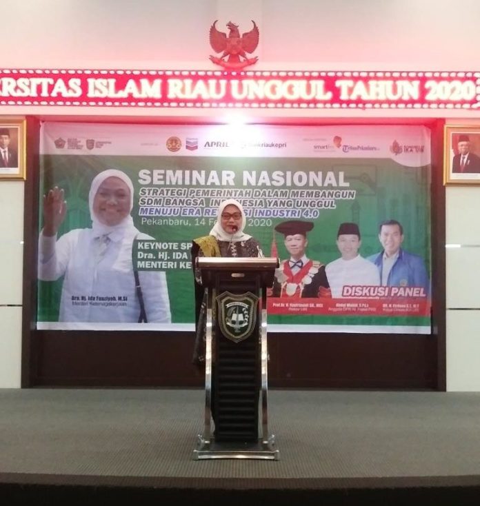 Menaker Ida di Riau