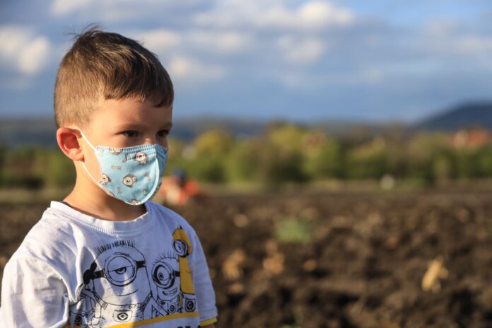 Anak-anak Pakai Masker Anak-anak Pakai Masker