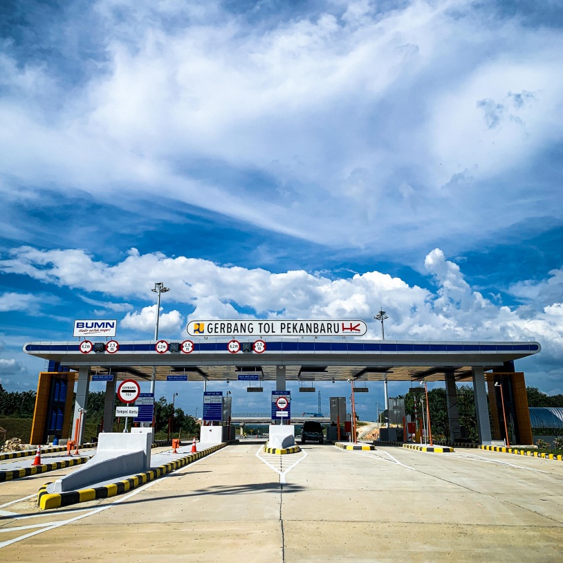 Berkendara di Tol Permai