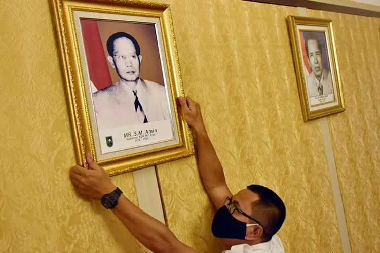 Gubernur Riau Pertama