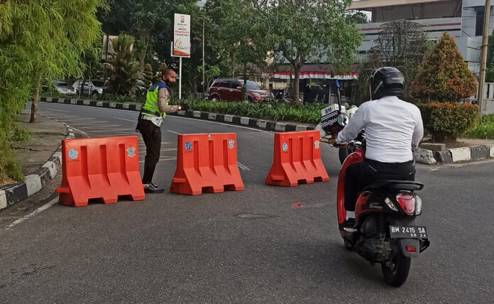 Penyekatan Jalan Saat PPKM