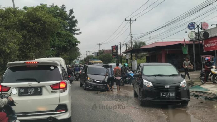 Jalanan rusak di Riau jalanan rusak di Riau
