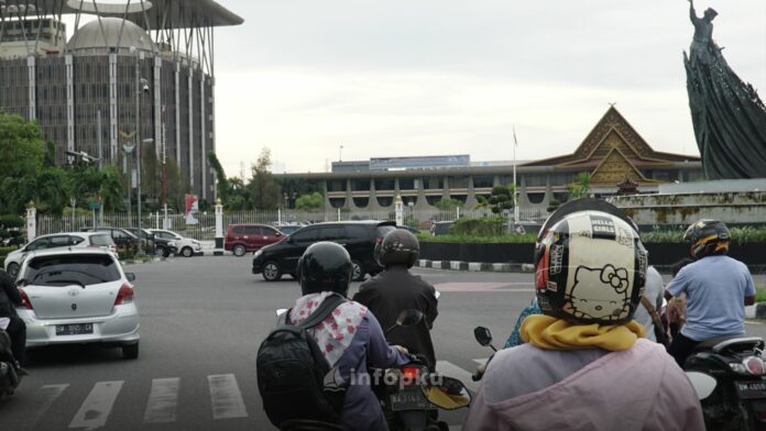 Pengendara di Riau