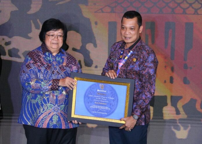 Pekanbaru Raih Sertifikat Adipura Pekanbaru Raih Sertifikat Adipura