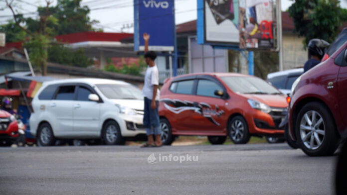 Fenomena Pak Ogah Pekanbaru Fenomena Pak Ogah Pekanbaru