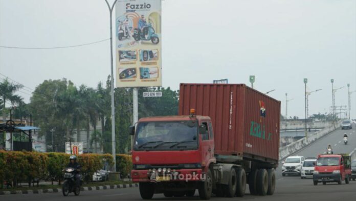 Truk Tonase Besar Pekanbaru
