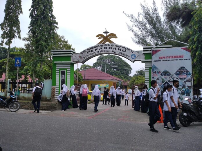 Siswa SMP 13 Pekanbaru Siswa SMP 13 Pekanbaru
