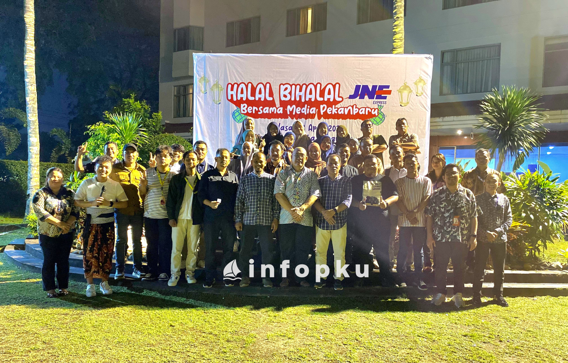 JNE Pekanbaru Gelar Halal Bihalal