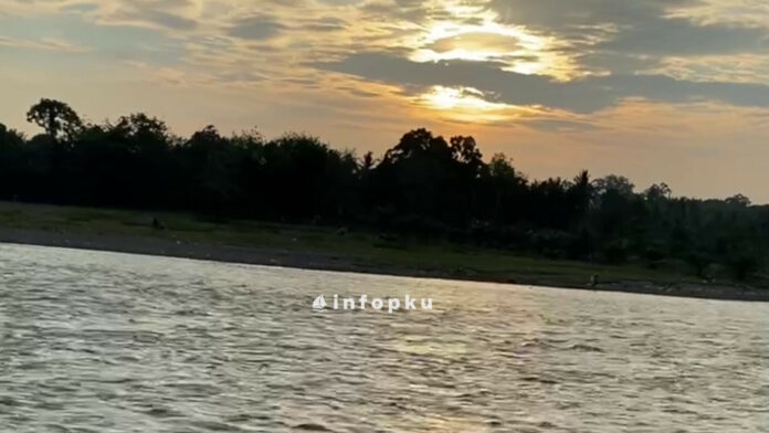 Wisata Tembok Cinta Kuok Wisata Tembok Cinta Kuok