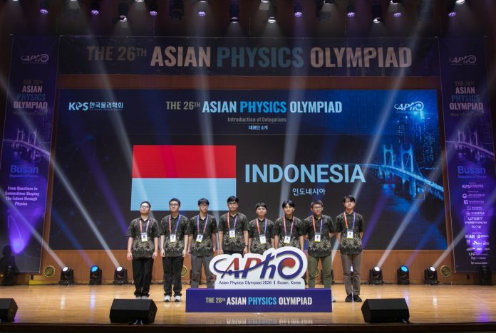 Siswa SMA Darma Yudha Raih Prestasi di APhO 2026 Siswa SMA Darma Yudha Raih Prestasi di APhO 2026